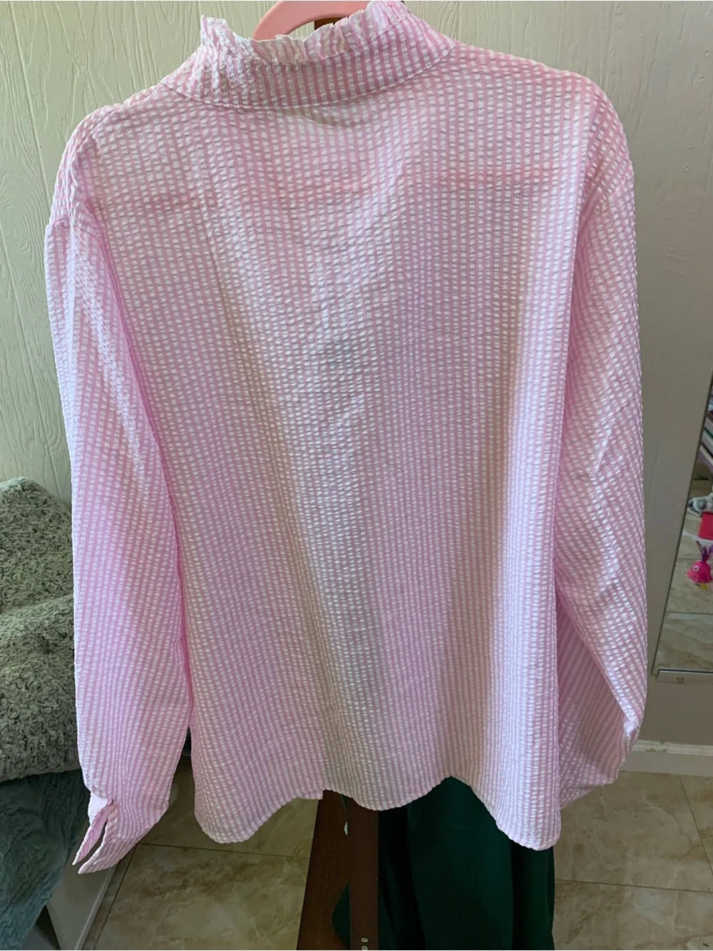 Pink Ruffled Button-Up Blouse - Picture 4 of 4